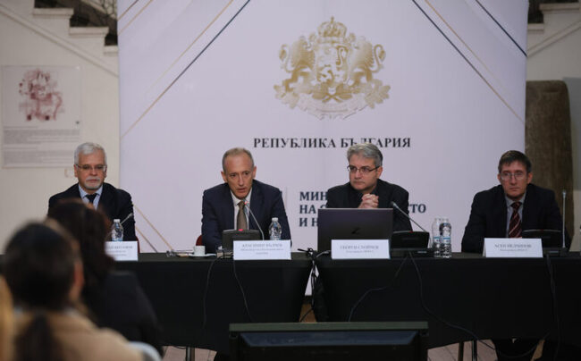 МОН: След мерките на правителството – повече студенти учат за медицински сестри, инженери, физици и химици