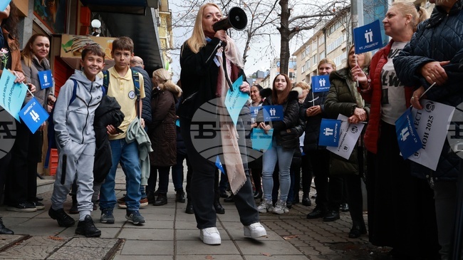 Служители на НОИ излязоха на протест в София с искане за 20% увеличаване на общия фонд на възнагражденията