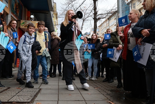 Служители на НОИ излязоха на протест в София с искане за 20% увеличаване на общия фонд на възнагражденията