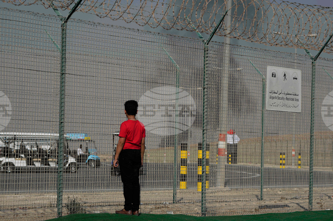 Индийски изтребител се разби по време на авиошоуто в Дубай; пилотът е загинал