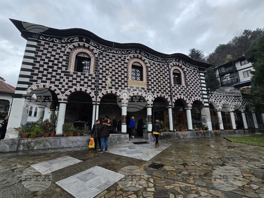 Днешният празник насочва вниманието към основната клетка на обществото – семейството, каза отец Петър Стефанов от Благоевград