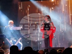 Стефан Димитров и Богдана Карадочена събраха приятели в концерта „Такъв е животът“, снимка – Даниел Димитров/БТА