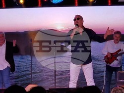 Стефан Димитров и Богдана Карадочена събраха приятели в концерта „Такъв е животът“, снимка – Даниел Димитров/БТА