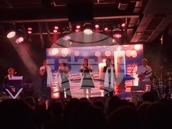 Стефан Димитров и Богдана Карадочена събраха приятели в концерта „Такъв е животът“, снимка – Даниел Димитров/БТА