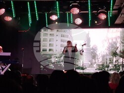 Стефан Димитров и Богдана Карадочена събраха приятели в концерта „Такъв е животът“, снимка – Даниел Димитров/БТА