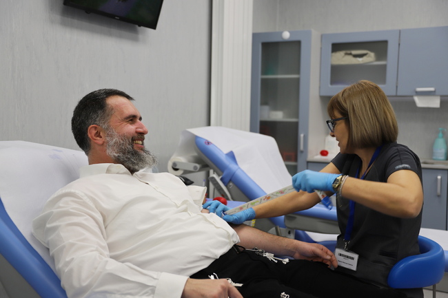 В Деня на християнското семейство: Свещеници дариха кръв във ВМА