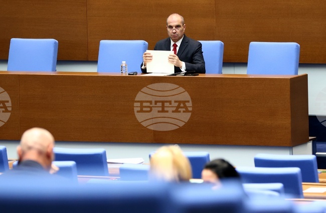 Изминаването с влак на разстоянието от София до Пловдив не може да стане за един час, според транспортния министър