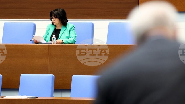 До момента България не е извършвала никакви плащания по отсъденото арбитражно решение за над 100 млн. евро в полза на инвеститор, каза министър Петкова в НС