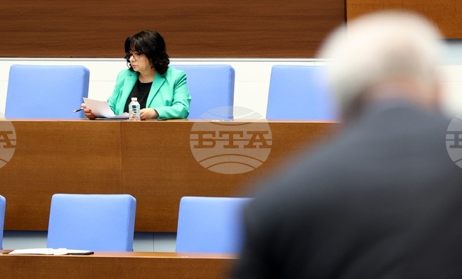 До момента България не е извършвала никакви плащания по отсъденото арбитражно решение за над 100 млн. евро в полза на инвеститор, каза министър Петкова в НС