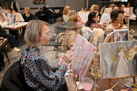 Монтана - рисуване на чаша вино - благотворителна акция