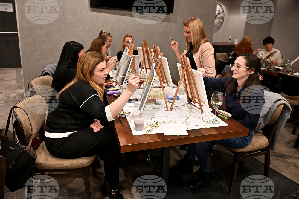 Монтана - рисуване на чаша вино - благотворителна акция