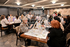 Монтана - рисуване на чаша вино - благотворителна акция