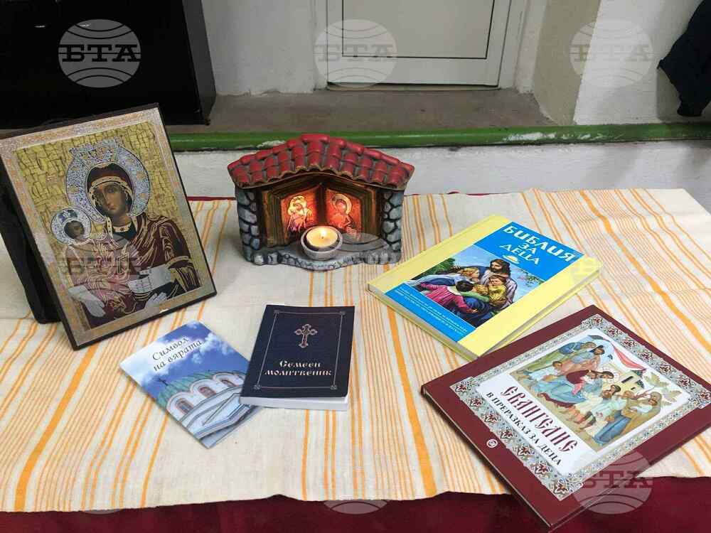 С тематични стихотворения, приказки и песни Трето основно училище „Гоце Делчев“ в Петрич отбеляза Деня на християнското семейство