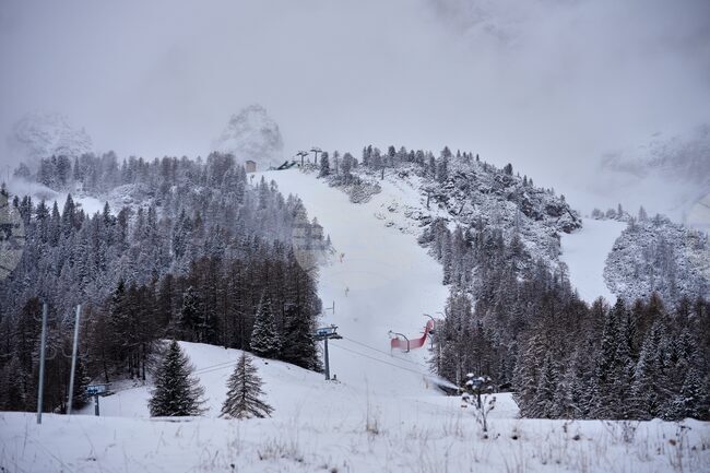 Италианските планински участъци, които ще приемат дисциплини на Зимната Олимпиада, преминаха през първи обилен снеговалеж за сезона