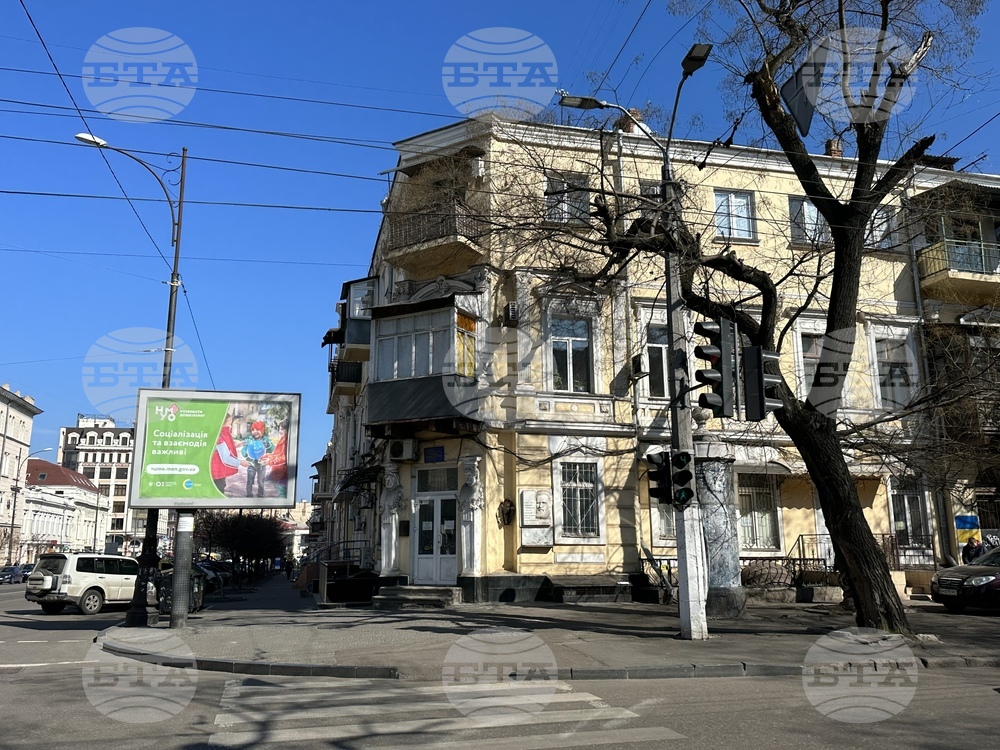 Украйна - Христо Ботев - барелеф - Втора бивша гимназия в Одеса