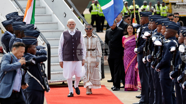 ПТИ: Нарендра Моди пристигна в Южна Африка за срещата на върха на Г-20