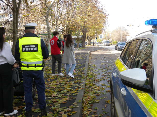 ОДМВР – Разград: Пътни полицаи и доброволци от БЧК с послания на „есенния лист“ към водачите на превозни средства
