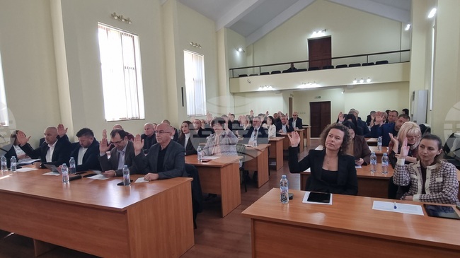 Общинските съветници в Кърджали се запознаха с актуализацията на бюджета за третото тримесечие на 2025 г.