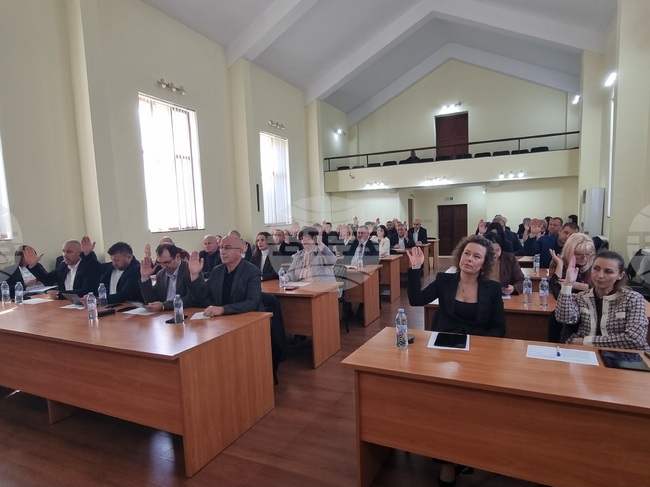 Общинските съветници в Кърджали се запознаха с актуализацията на бюджета за третото тримесечие на 2025 г.