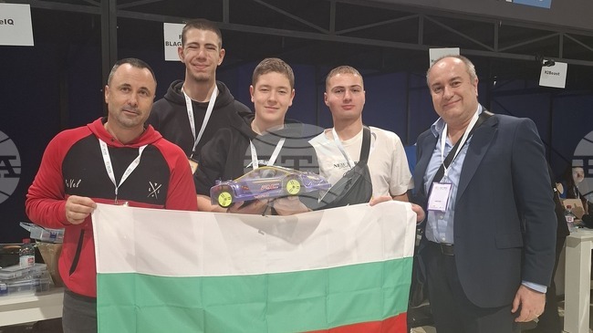 Ученици от четири български училища участваха в международния фестивал по наука, технологии, инженерство, изкуство и математика в Баку