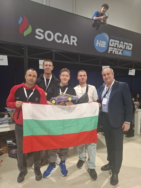 Ученици от четири български училища участваха в международния фестивал по наука, технологии, инженерство, изкуство и математика в Баку