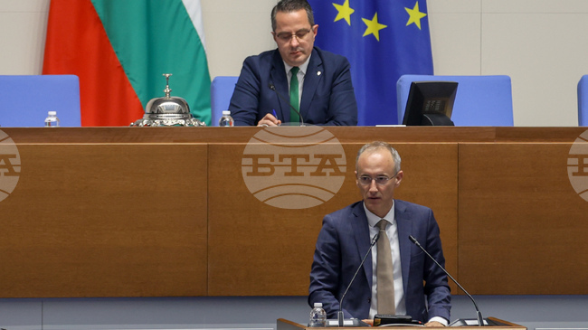 В община Велико Търново има пет държавни училища, каза министър Красимир Вълчев на парламентарен въпрос за такса за битови отпадъци в училища