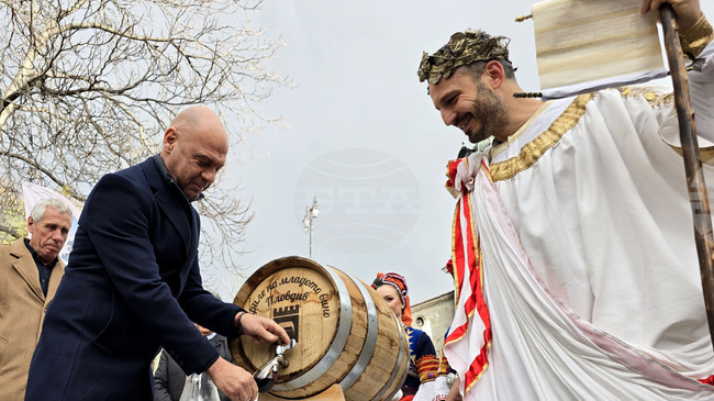 Пловдив се доказа като невероятна дестинация, каза зам.-министър Янислав Янчев на откриването на фестивала „Дефиле на младото вино"