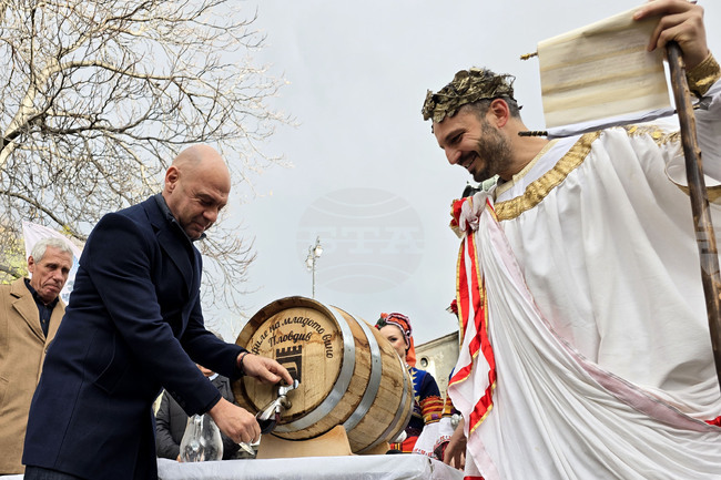 Пловдив се доказа като невероятна дестинация, каза зам.-министър Янислав Янчев на откриването на фестивала „Дефиле на младото вино"