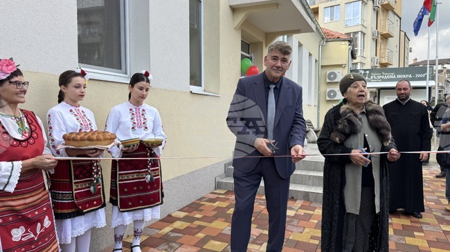 В Казанлък откриха официално обновената сграда на Народно читалище "Възродена Искра - 2000"