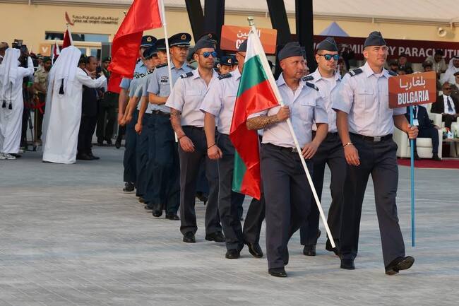 Българският отбор по парашутизъм участва в Световното военно първенство в Доха