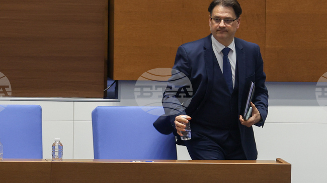 Мариaн Бачев разясни недовършена процедура по обявяване на хотел „Рига" в Русе и паното „Минало и бъдеще" за недвижими културни ценности