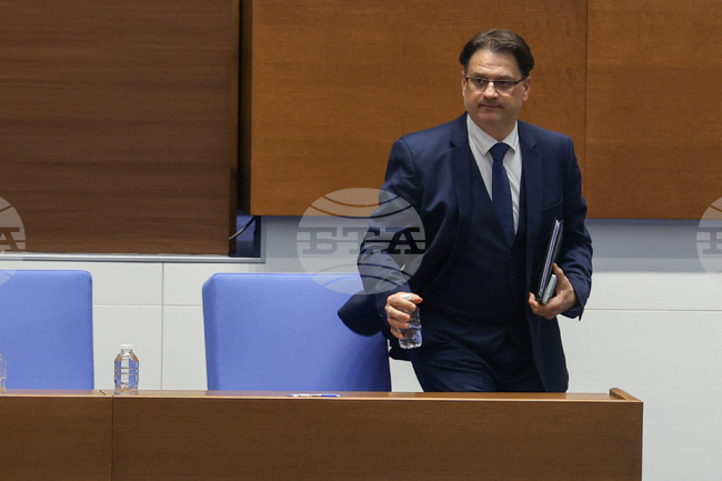 Мариaн Бачев разясни недовършена процедура по обявяване на хотел „Рига" в Русе и паното „Минало и бъдеще" за недвижими културни ценности