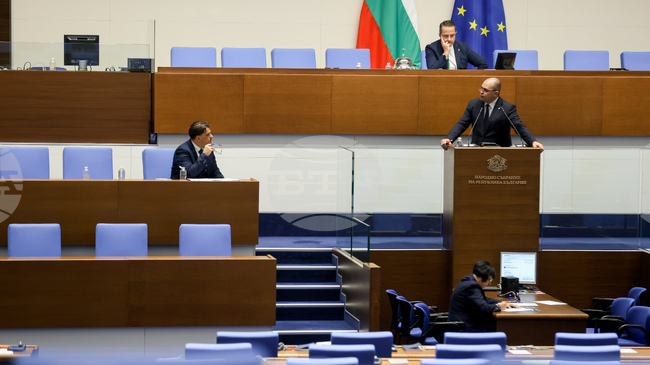  Църквата в с. Лиляч не притежава статут на културна ценност, но имотът ѝ е в обект, който е недвижима културна ценност, каза министър Бачев