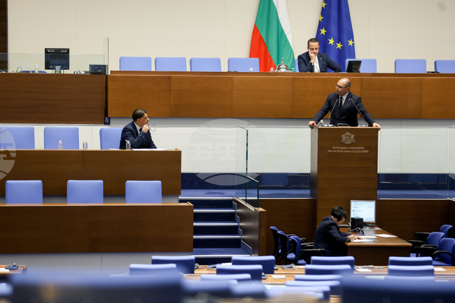  Църквата в с. Лиляч не притежава статут на културна ценност, но имотът ѝ е в обект, който е недвижима културна ценност, каза министър Бачев