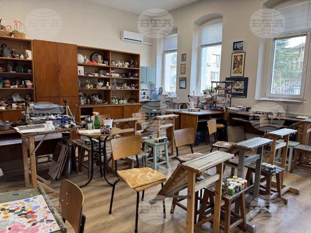 Казанлък - „НЧ Възродена Искра - 2000“ - обновена сграда