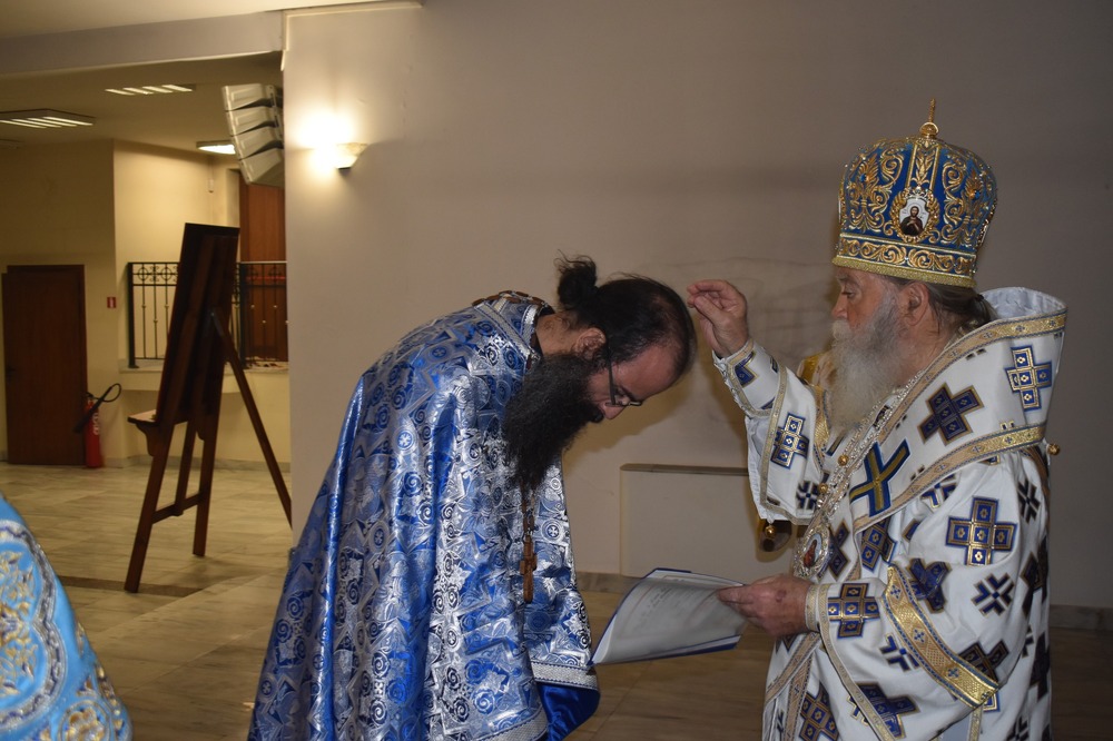 Със света литургия бе отбелязан храмовият празник на параклиса "Въведение Богородично“ в катедралния храм в Ловеч