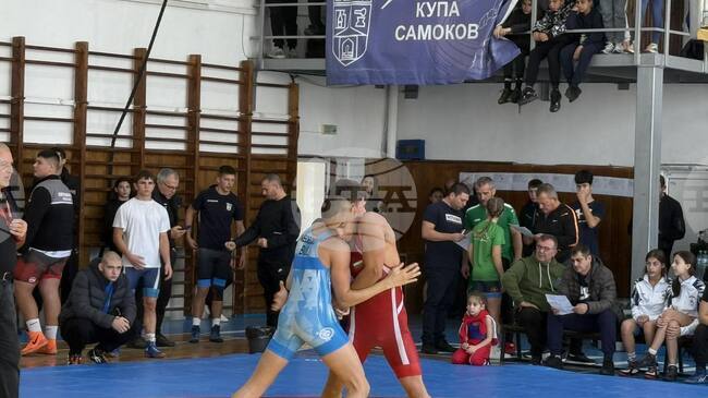 Над 100 състезатели участваха в турнир по борба „Купа Самоков 2025“