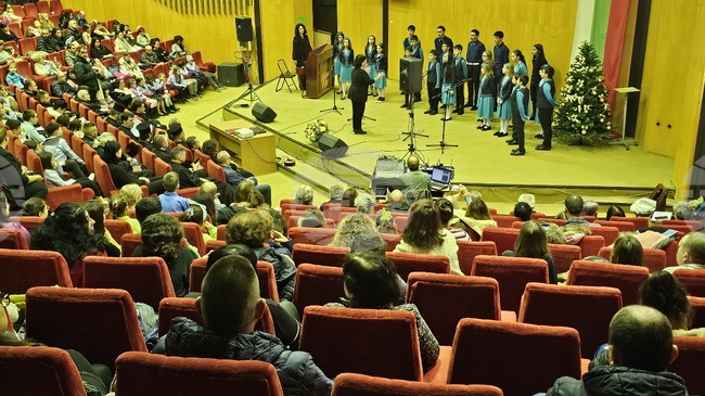 Русенската света митрополия и РУО отбелязаха с концерт Въведение Богородично и Деня на православната християнска младеж и семейство