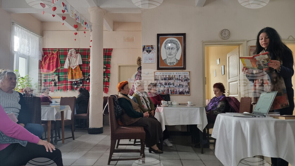 По случай Деня на четенето деца и възрастни разгърнаха книги на любими автори в смолянската библиотека