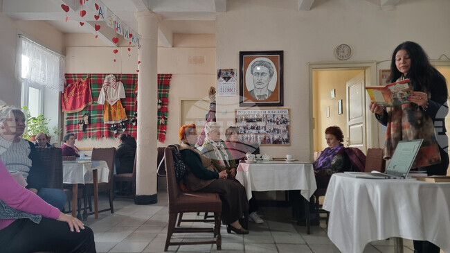 По случай Деня на четенето деца и възрастни разгърнаха книги на любими автори в смолянската библиотека