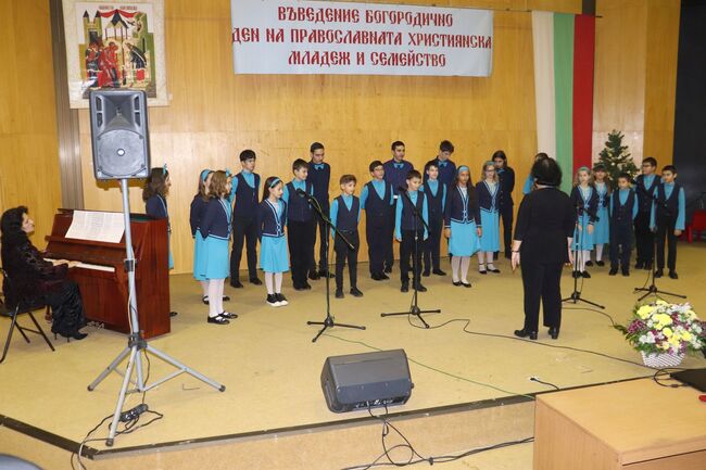 Отбелязаха Деня на християнското семейство с тържествен концерт в Русе. Областният управител Драгомир Драганов: Семейството не е просто социална структура, а морален компас, който ни насочва дори в най-трудните ни моменти