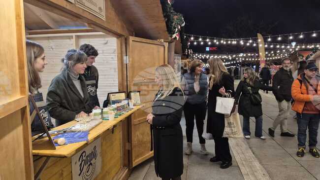 Фермерски коледен базар започна пред НДК днес и ще продължи до 28 декември