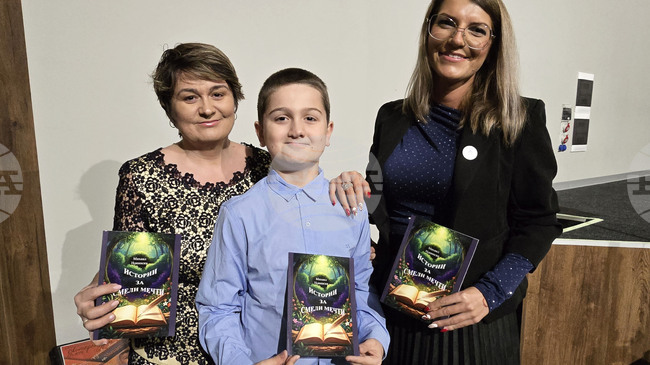 Единадесетгодишният Михаил Нонински представи своята книга „Истории за смели мечти“ във Враца