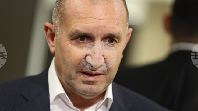 Пеевски и Борисов демонтират държавата, с отказа да разгледат референдума управляващите погазиха правата на българите, каза президентът Радев 