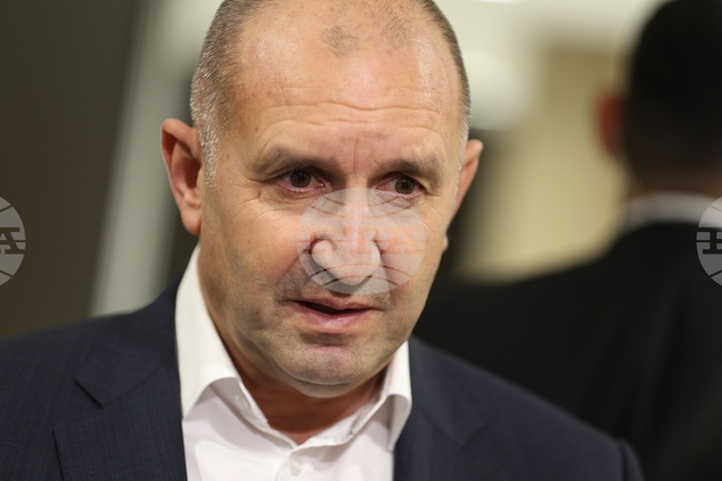 Пеевски и Борисов демонтират държавата, с отказа да разгледат референдума управляващите погазиха правата на българите, каза президентът Радев 