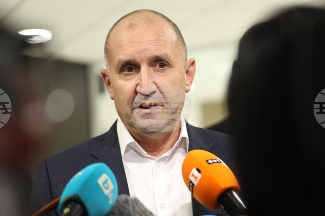 Пеевски и Борисов демонтират държавата, с отказа да разгледат референдума управляващите погазиха правата на българите, каза президентът Радев 