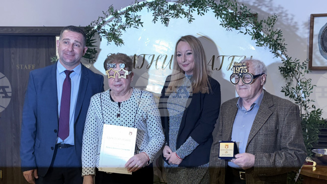 Общо 45 двойки подновиха брачните си клетви и отпразнуваха златна сватба в Самоков