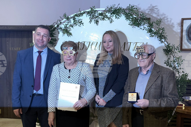 Общо 45 двойки подновиха брачните си клетви и отпразнуваха златна сватба в Самоков