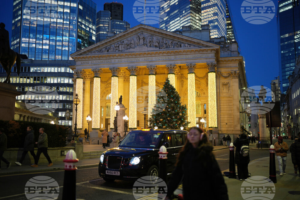 Britain Daily Life Holiday Lights