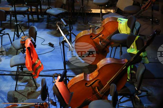 Bulgarian National Radio Musicians Suspend Concerts over Low Pay